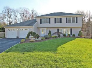 17 Millburn Ct, Old Bridge, NJ 08857