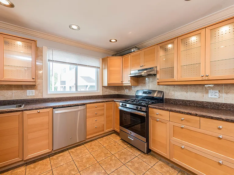 551 W Park Ave #F — Photo 7