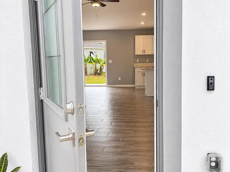 147 Peoria St — Photo 3