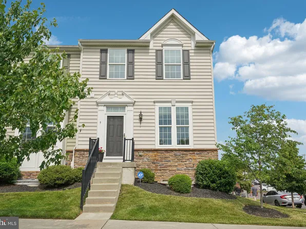 9 Washington Sq, Spring City, PA 19475