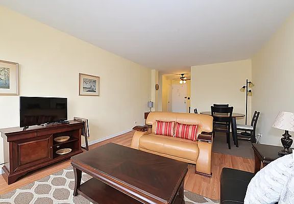 3rd image of 172-70 Highland Ave #8R