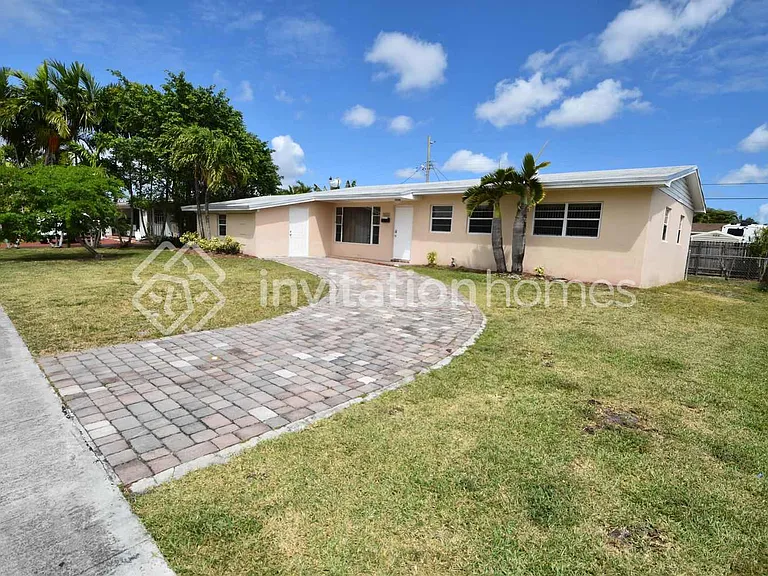 4511 SW 102nd Pl — Photo 1