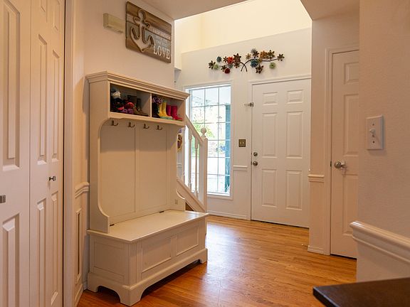 4th image of 9232 37th Ave NE