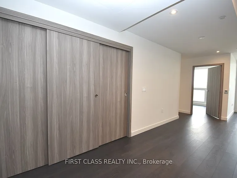 25 McMahon Dr #1707 — Photo 6