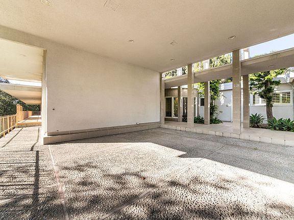 5th image of 8900 Alto Cedro Dr