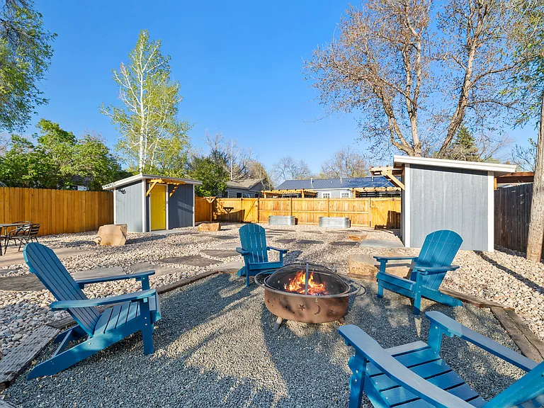 637 Stover St — Photo 15