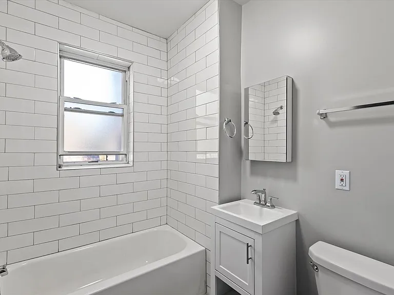 2520 W Belle Plaine Ave #1 — Photo 9