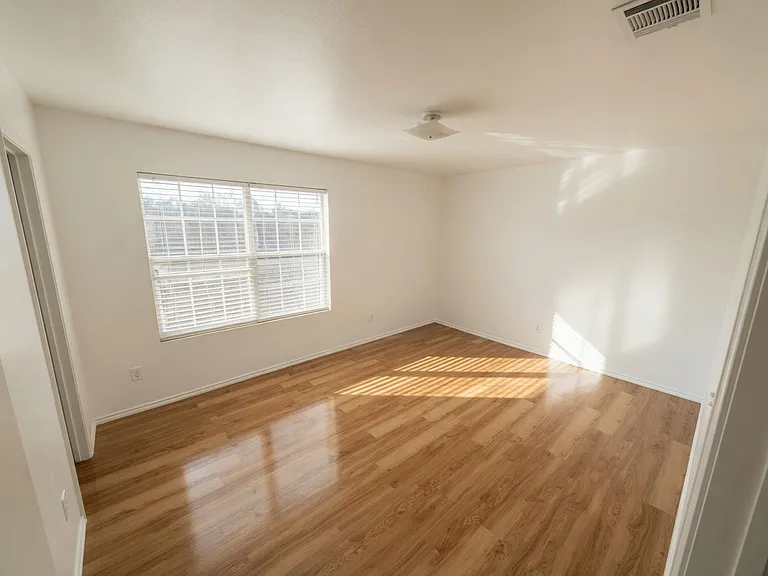 8440 Shallow Creek Dr — Photo 17