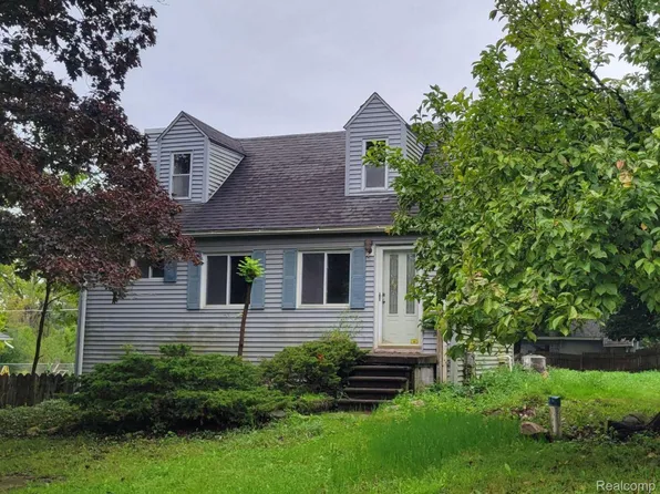 28391 Rollcrest Rd, Farmington Hills, MI 48334