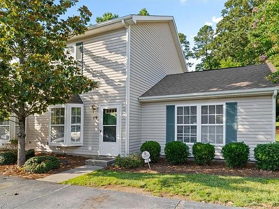 2nd image of 19 Grassy Knoll Cir