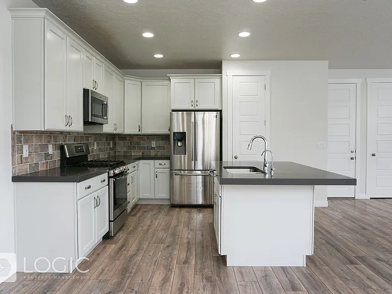 856 W 2800 N — Photo 10
