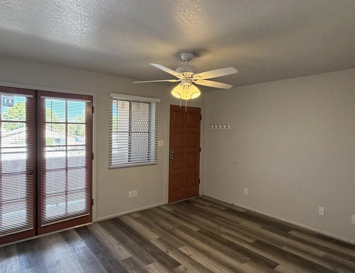 1 bed, 1.0 bath, 600 sqft, $850 — Photo 2