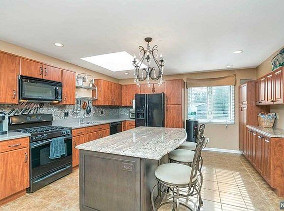 5th image of 21 N Peach Hill Ct #21