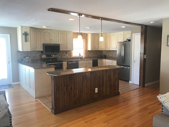 Custom island with pendants