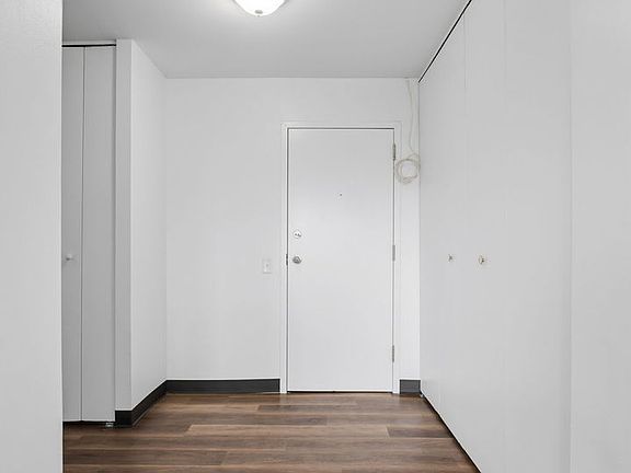 4th image of 4850 S Lake Park Ave #1009B