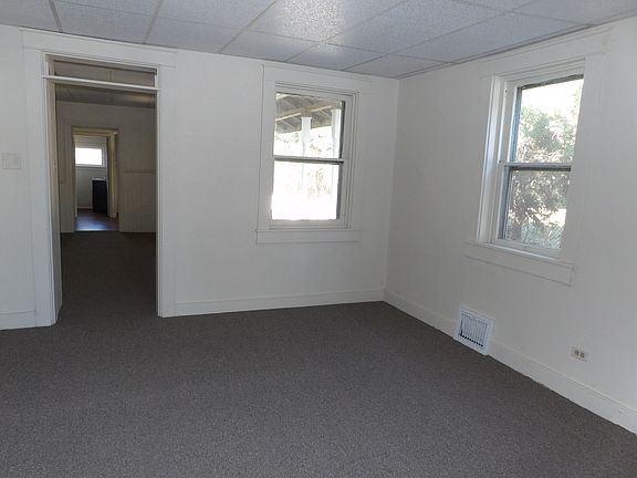 4th image of 122 N 6th St