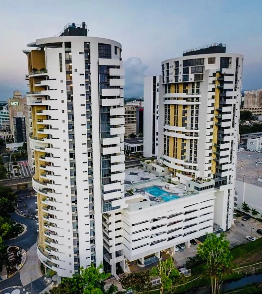 Quantum Metro Center (Condominio) — Photo 1