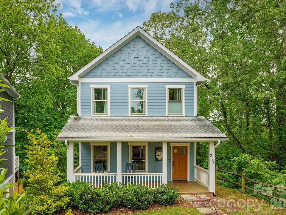 1st image of 221 Courtland Pl