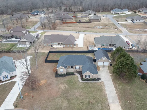 53 Windwood Dr, Fayetteville, TN 37334