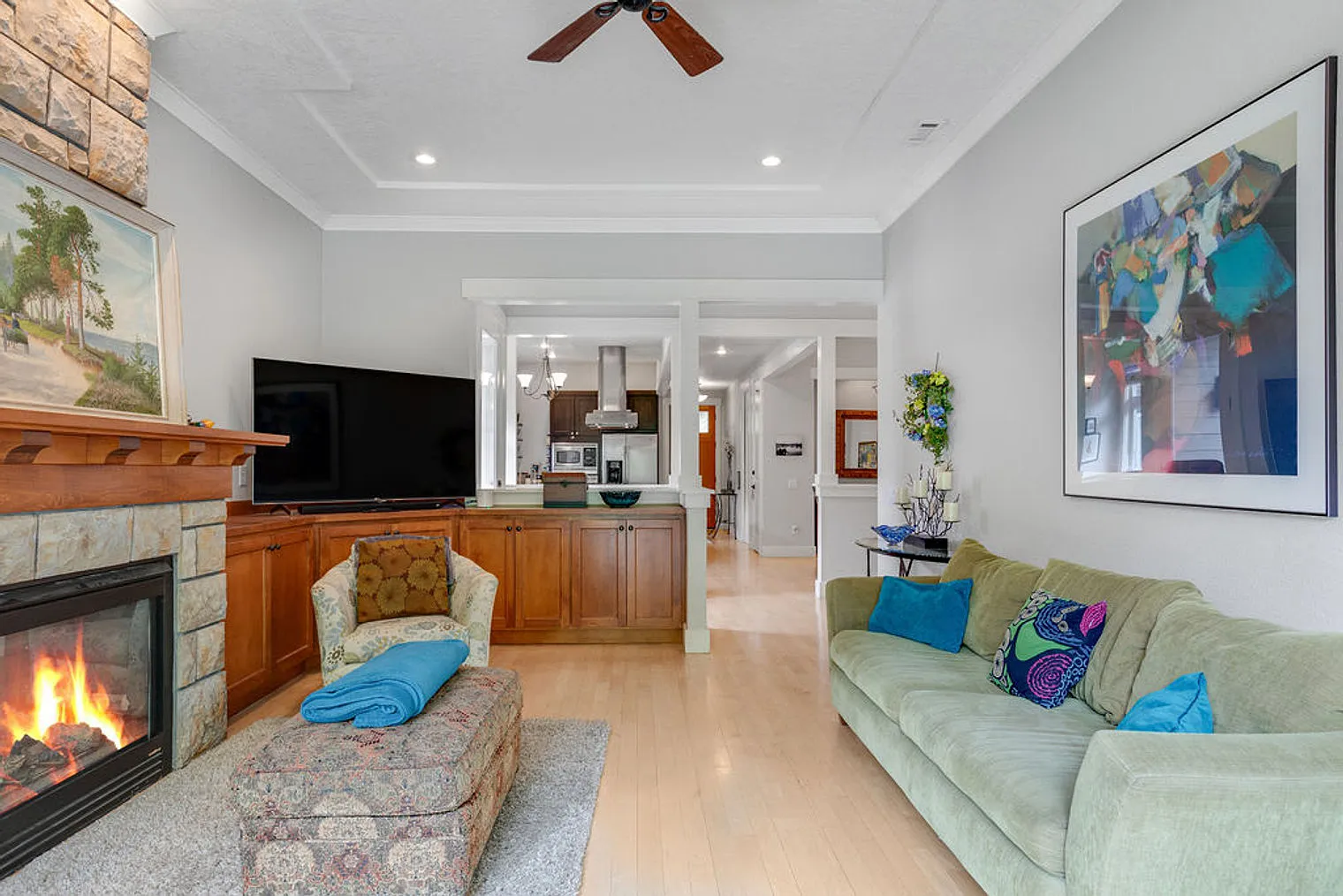 2 bed, 1.0 bath, 1797 sqft, $3,209 — Photo 3