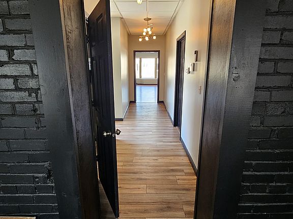 5th image of 602 W Burlington Ave