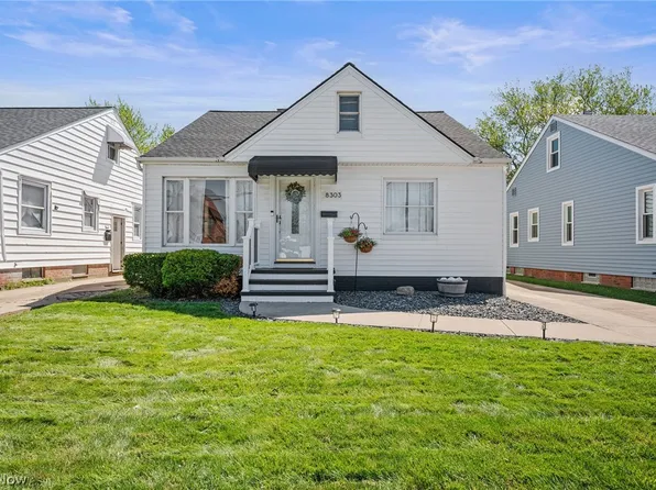 8303 Snow Rd, Parma, OH 44129