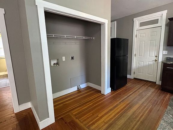 3rd image of 405 S Ellis St