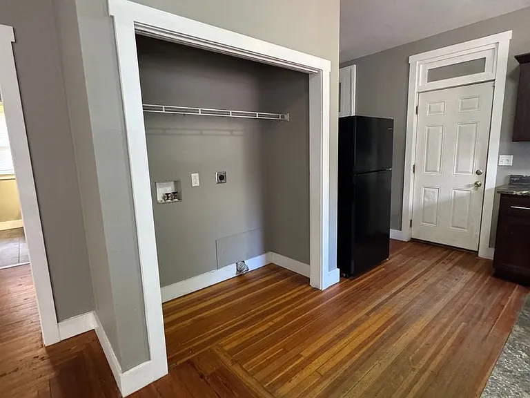 405 S Ellis St — Photo 3