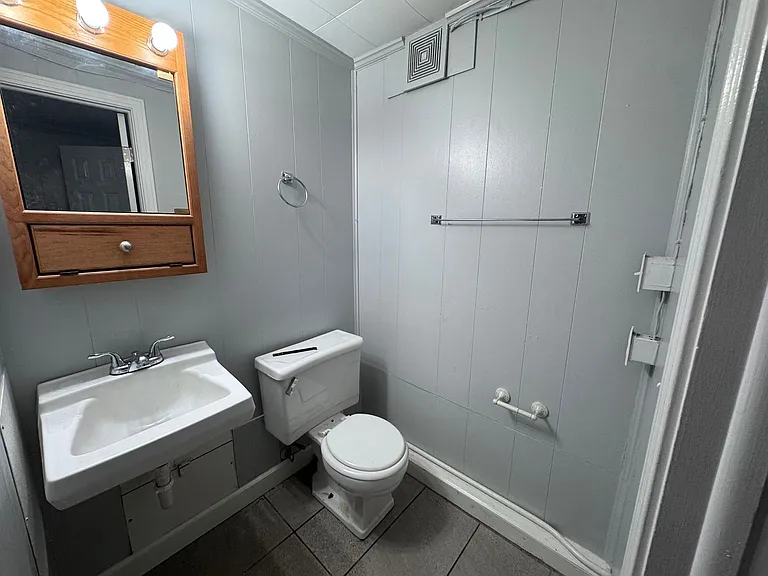 904 Coldwater Rd #2 — Photo 7