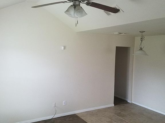 3rd image of 3007 Refugio Ave Unit 113