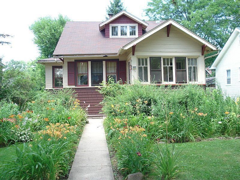 1st image of 132 S Stewart Ave