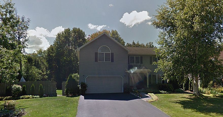 1st image of 8 Delehunt Dr