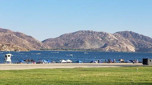 4 bed, 5.0 bath, 4080 sqft, $1,044 — Photo 4