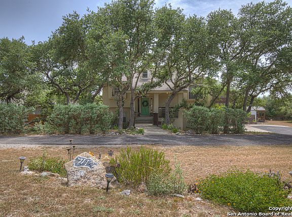 2nd image of 711 Lazy Oaks Dr
