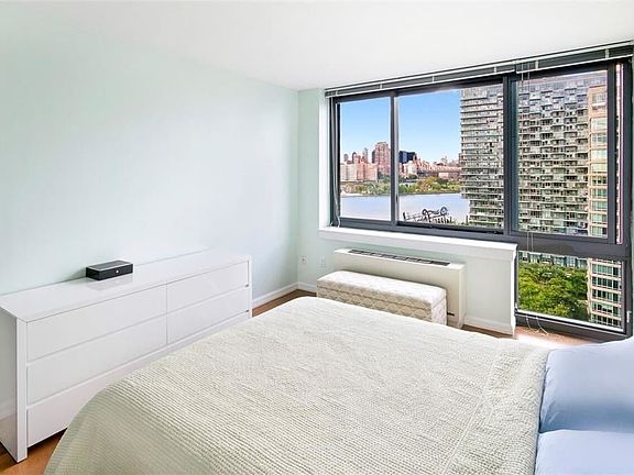 4th image of 4720 Center Blvd APT 2802