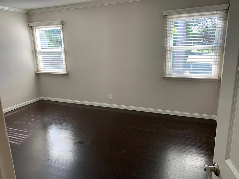 9030 Swinton Ave — Photo 16