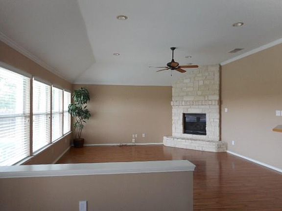 3rd image of 5032 San Jacinto Dr