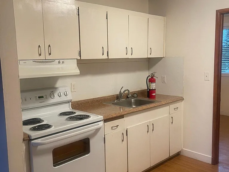 6956 N Fessenden St #4 — Photo 7