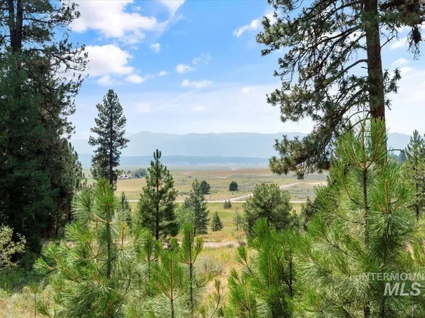 6 Joshua Dr, Cascade, ID 83611