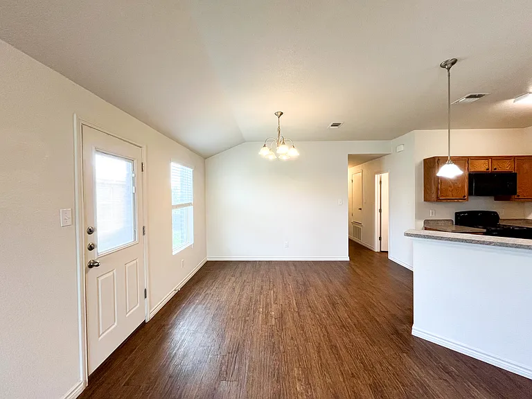 1509 Justin Loop #A — Photo 7