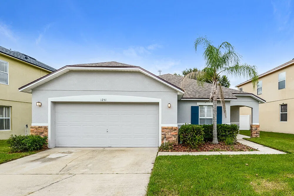 3 bed, 2.0 bath, 1735 sqft, $2,595 — Photo 1