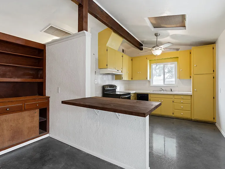 1213 Rogers St — Photo 3