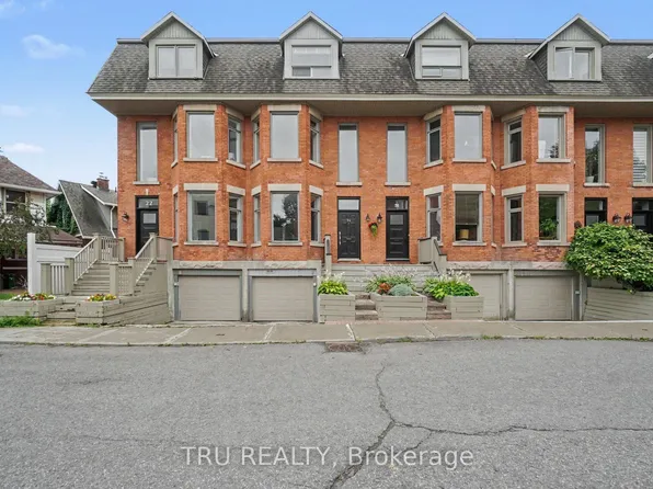 24 Waverley St, Ottawa, ON K2P 0T9