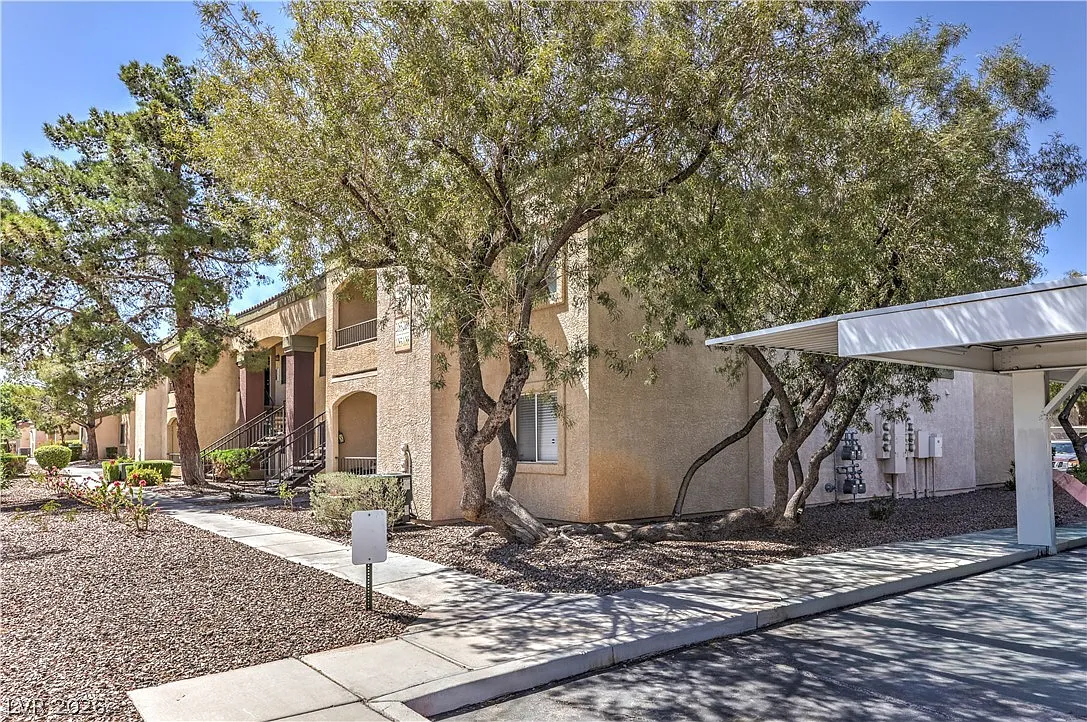 3 bed, 3.0 bath, 1134 sqft, $1,700 — Photo 2
