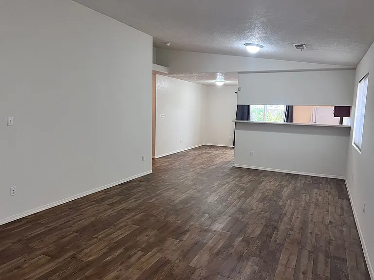 7101 Jet Rd NE — Photo 3