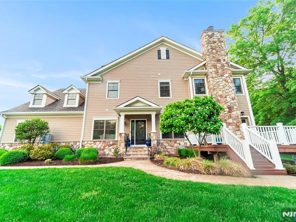 32 Cherrywood Ct #7004, River Vale, NJ 07675