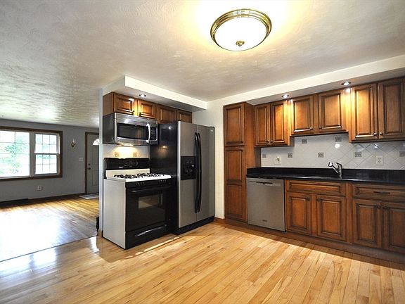 2nd image of 73 Summit Dr