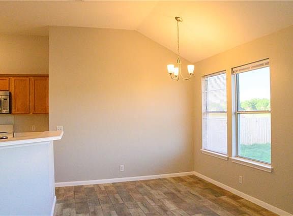 4th image of 308 Meadowside Dr
