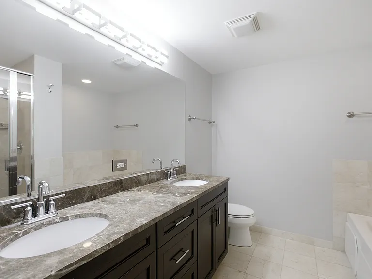 1915 W Diversey Pkwy #402 — Photo 11