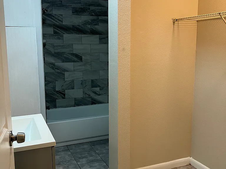 102-106 N Jasper St #110-A — Photo 11